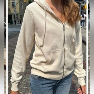 Brandy Melville: CHRISTY WAFFLE HOODIE

SKU: MDA110Z-Z39XSGGG0000